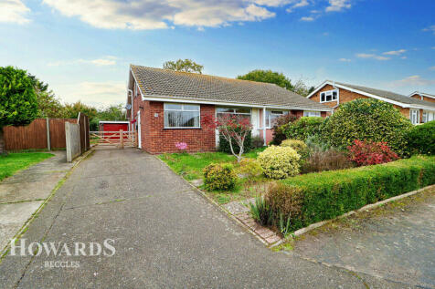 3 bedroom semi-detached bungalow for sale