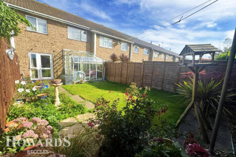 Fairfax Court, Beccles 3 bed terraced house for sale