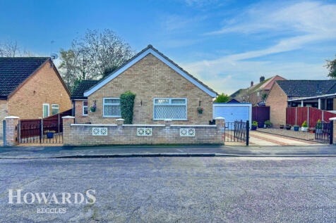 Woodside, Beccles 3 bed detached bungalow for sale