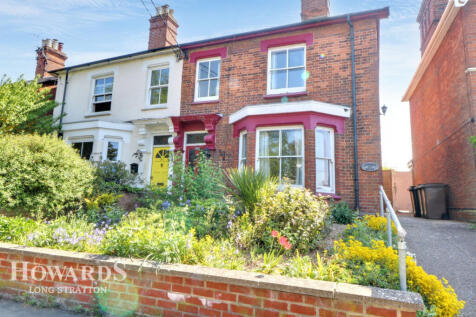 4 bedroom semi-detached house for sale
