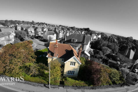 Yarmouth Road, Lowestoft 4 bed detached house for sale