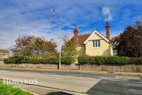 Yarmouth Road, Lowestoft 4 bed detached house for sale