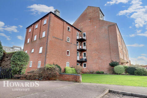 Swonnells Court, Oulton Broad 2 bed flat for sale