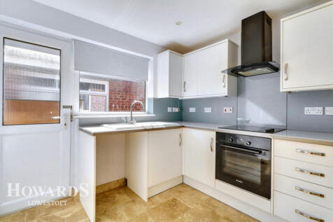 Kesgrave Drive, Oulton Broad 3 bed detached bungalow for sale