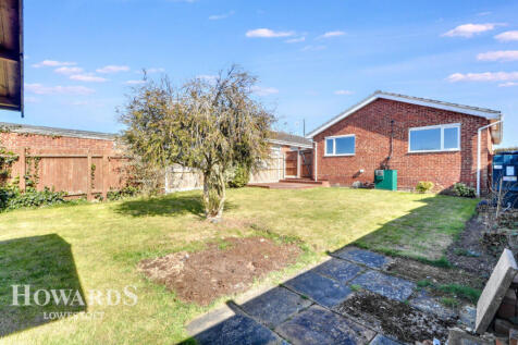 Kesgrave Drive, Lowestoft 3 bed detached bungalow for sale