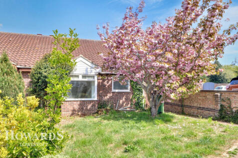 2 bedroom semi-detached bungalow for sale