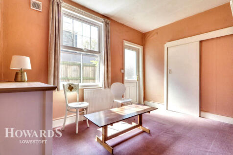London Road South, Lowestoft 4 bed semi