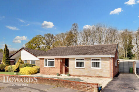 Gainsborough Drive, Lowestoft 2 bed detached bungalow for sale