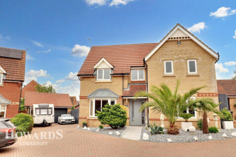 Ullswater, Lowestoft 4 bed detached house for sale