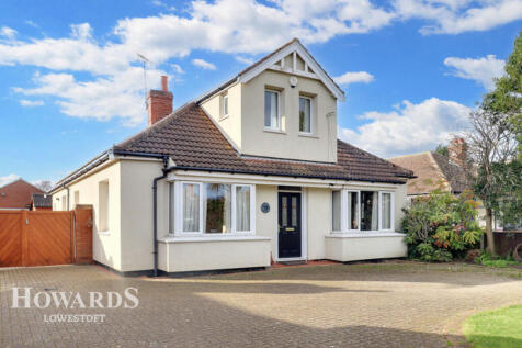 Yarmouth Road, Lowestoft 4 bed detached bungalow for sale