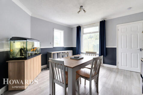 Somerton Avenue, Lowestoft 2 bed end of terrace house for sale