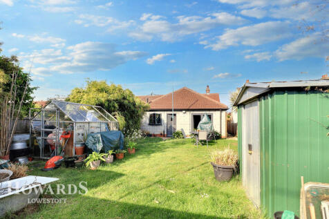 3 bedroom semi-detached bungalow for sale