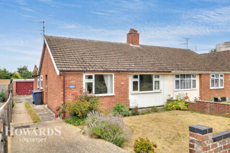 3 bedroom semi-detached bungalow for sale