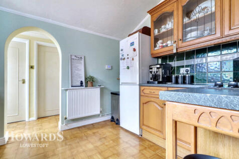 2 bedroom semi-detached bungalow for sale
