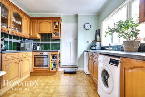 2 bedroom semi-detached bungalow for sale