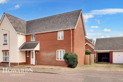 Monarch Way, Carlton Colville 3 bed semi