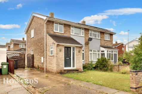 3 bedroom semi-detached house for sale