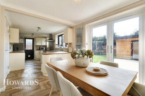 Seavert Close, Lowestoft 4 bed detached house for sale