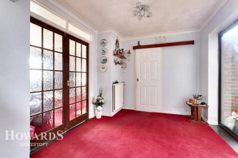 High Beech, Lowestoft 3 bed detached house for sale