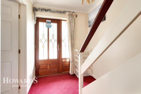 High Beech, Lowestoft 3 bed detached house for sale