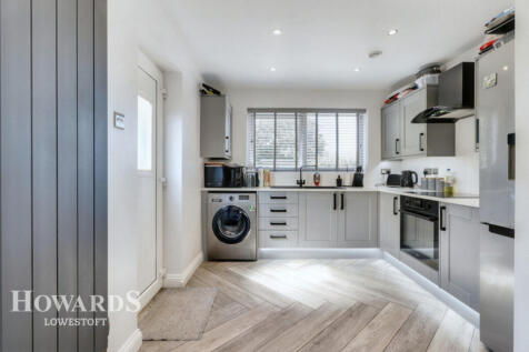 3 bedroom semi-detached bungalow for sale