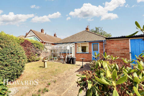 Malvern Rise, Lowestoft 2 bed detached bungalow for sale