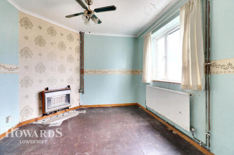 Homefield Avenue, Lowestoft 3 bed semi