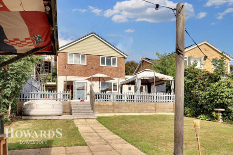 Normanston Drive, Lowestoft 4 bed detached house for sale