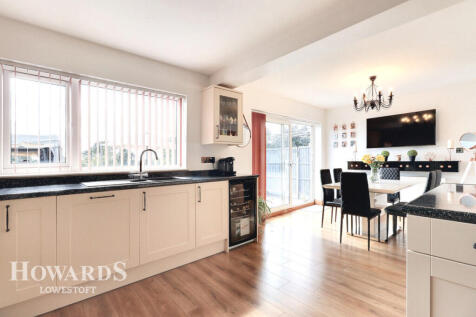 Normanston Drive, Lowestoft 4 bed detached house for sale
