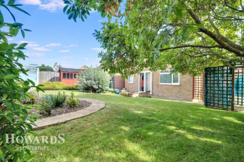 Brook Close, Lowestoft 2 bed detached bungalow for sale