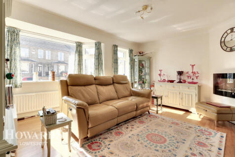 Carlton Road, Lowestoft 3 bed terraced house for sale