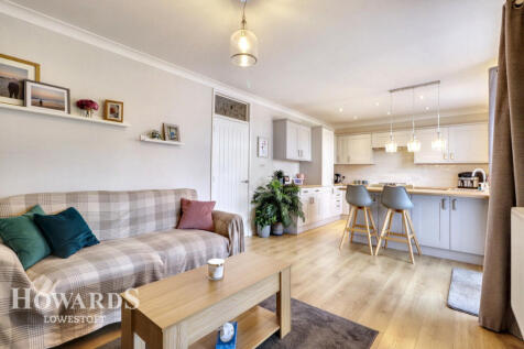 2 bedroom semi-detached bungalow for sale