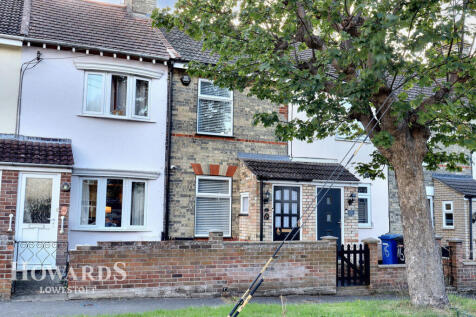Sycamore Avenue, Lowestoft 3 bed terraced house for sale
