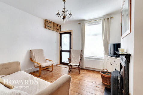 Sycamore Avenue, Lowestoft 3 bed terraced house for sale