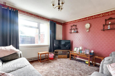 Broom Road, Lowestoft 3 bed end of terrace house for sale