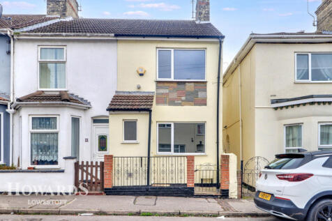 Cambridge Road, Lowestoft 3 bed terraced house for sale