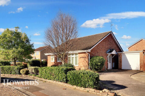 Oatlands Close, Lowestoft 3 bed detached bungalow for sale