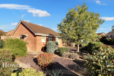 Oatlands Close, Lowestoft 3 bed detached bungalow for sale