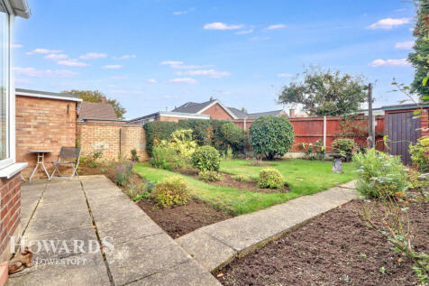 2 bedroom semi-detached bungalow for sale