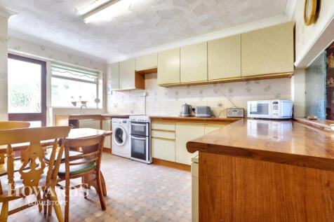 2 bedroom semi-detached bungalow for sale