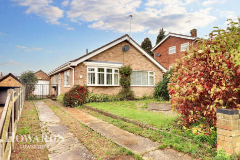 Allen Road, Lowestoft 3 bed detached bungalow for sale