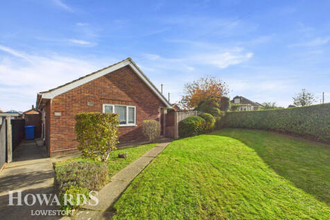 Lansdowne Road, Lowestoft 2 bed detached bungalow for sale