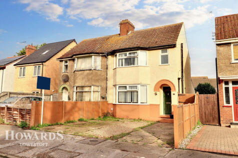 2 bedroom semi-detached house for sale