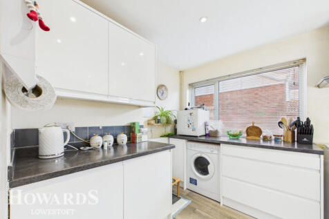 4 bedroom semi-detached bungalow for sale