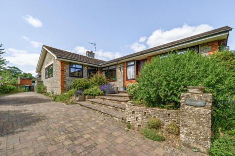 New Road, Aylesbury HP22 4 bed bungalow for sale