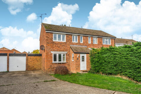 Galsworthy Place, Buckinghamshire HP19 3 bed semi