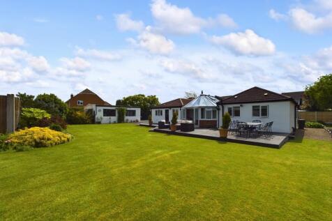 Upper Wick Lane, Rushwick, Worcester... 3 bed bungalow for sale