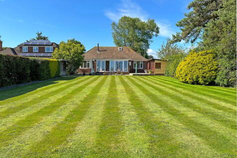 4 bedroom detached bungalow for sale