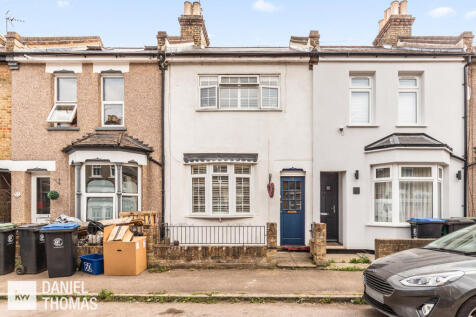 Eastbrook Road, Waltham Abbey, EN9 3 bed terraced house for sale