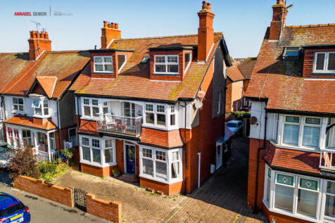 Meadowfield Road, Bridlington, YO15 2 bed flat for sale